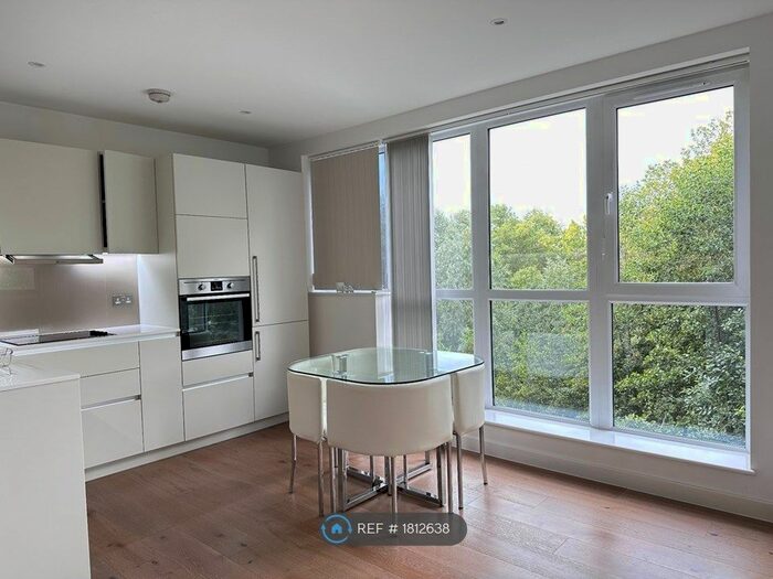 2 Bedroom Flat To Rent In Grayston House, London, SE3