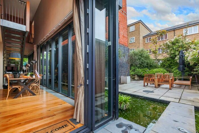 5 Bedroom Flat To Rent In Edith Cavell Way, London, SE18