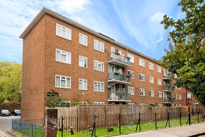 2 Bedroom Flat For Sale In Bethwin Road, London, SE5