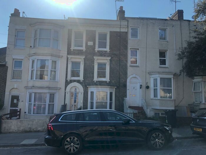 3 Bedroom Flat To Rent In Addington Street, Margate, CT9