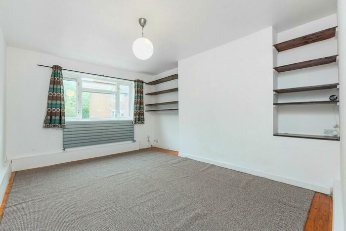 2 Bedroom Flat To Rent In Westfields, Railwayside, Barnes, SW13