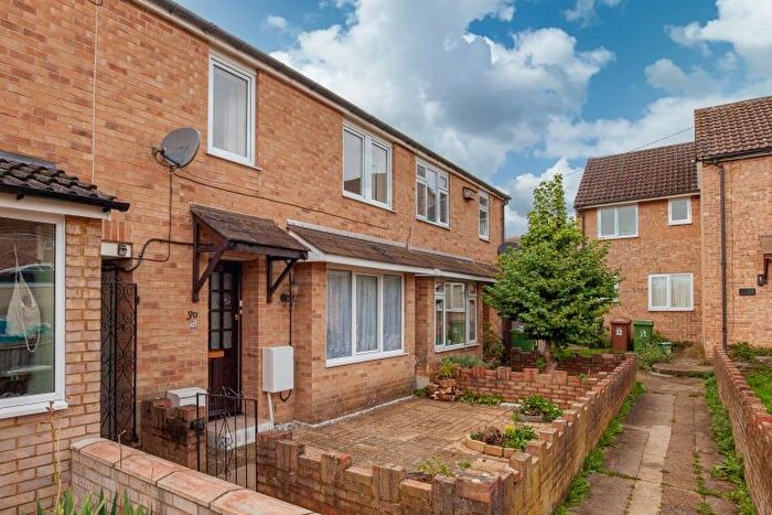 3 Bedroom Semi-Detached House To Rent In Crosslands Drive, Abingdon, OX14