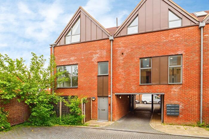 2 Bedroom Flat For Sale In Dover Street, Canterbury, CT1
