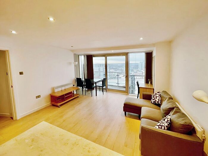 2 Bedroom Flat To Rent In Albion Street, Leeds, West Yorkshire, LS2