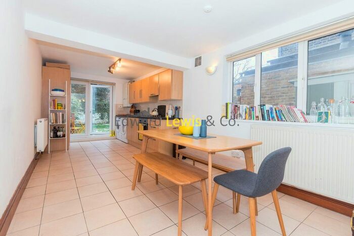 2 Bedroom Flat To Rent In Bouverie Road, London, N16