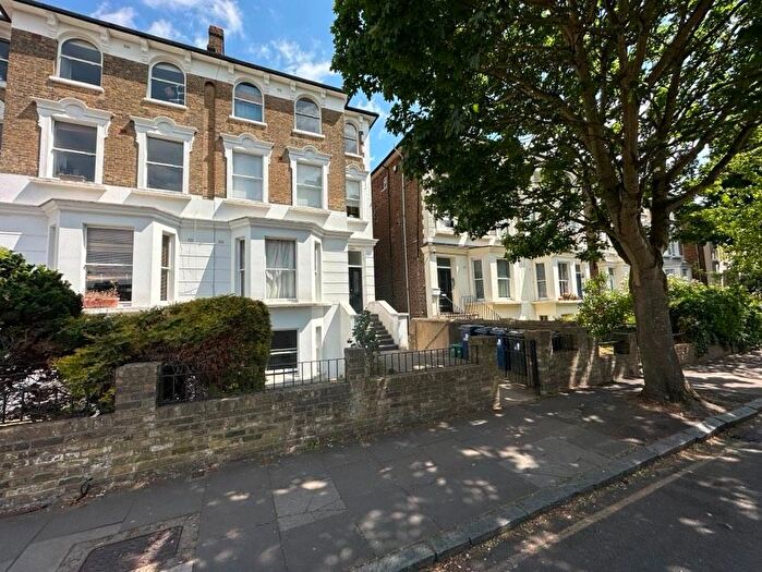 2 Bedroom Flat To Rent In A Windsor Road, London, W5
