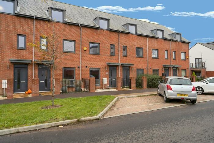 3 Bedroom House To Rent In Tamworth Road, Waterlooville, PO7