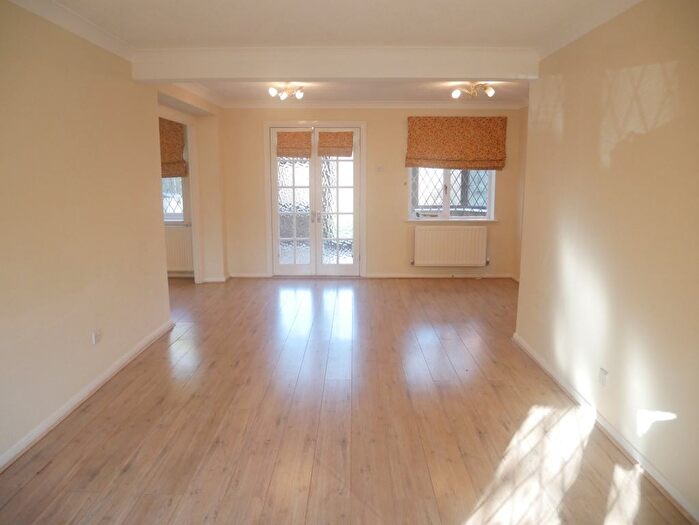 4 Bedroom Detached House To Rent In Telford Way, Hayes, UB4