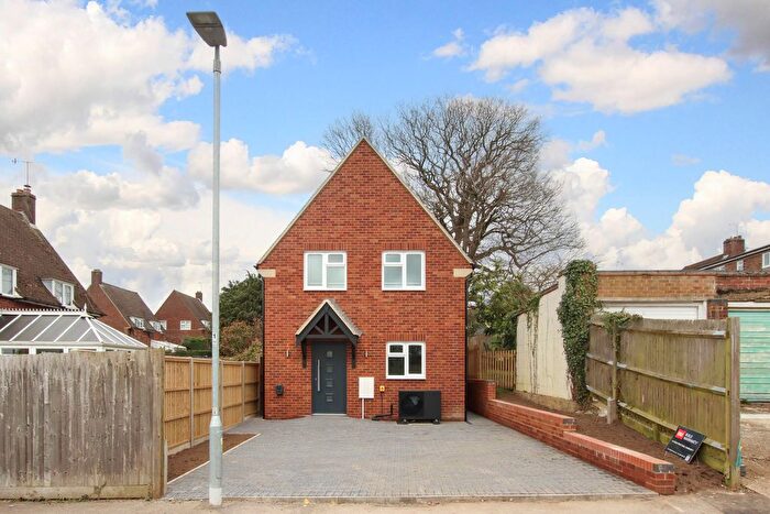 2 Bedroom Detached House For Sale In Stonelea Road, Hemel Hempstead, HP3