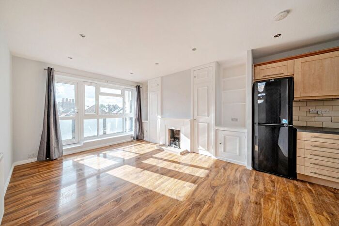 2 Bedroom Flat For Sale In Cardross Street, London, W6