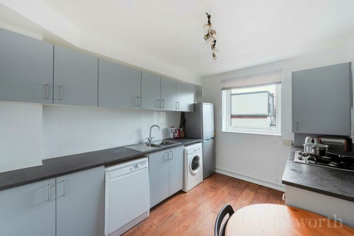 2 Bedroom Apartment To Rent In Elsinore Road, London, SE23