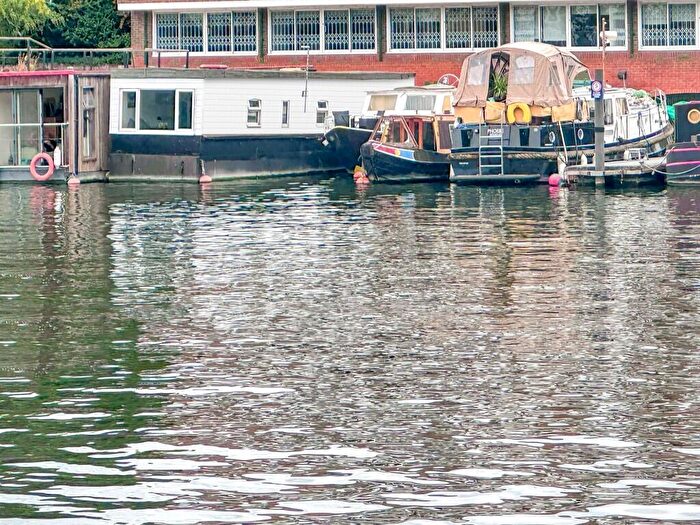 1 Bedroom House Boat For Sale In Lower Teddington Road, Teddington, Middlesex, KT1