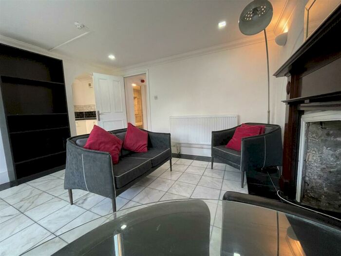 2 Bedroom Flat To Rent In Richmond Road, Cardiff, CF24