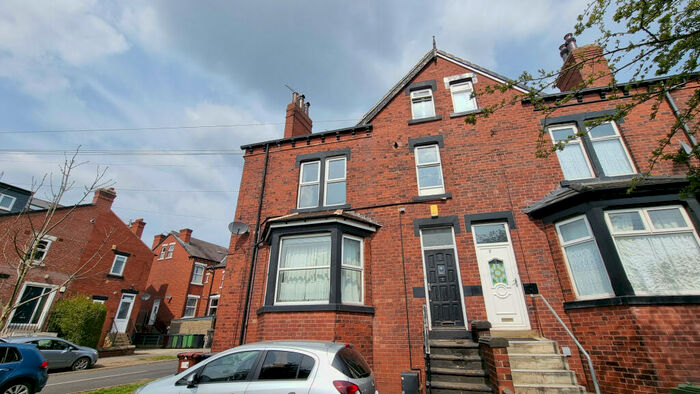 3 Bedroom Apartment To Rent In Nunroyd Road, Leeds, West Yorkshire, LS17