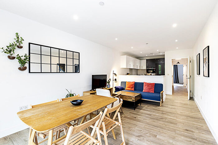2 Bedroom Flat To Rent In Beck Square, London, E10