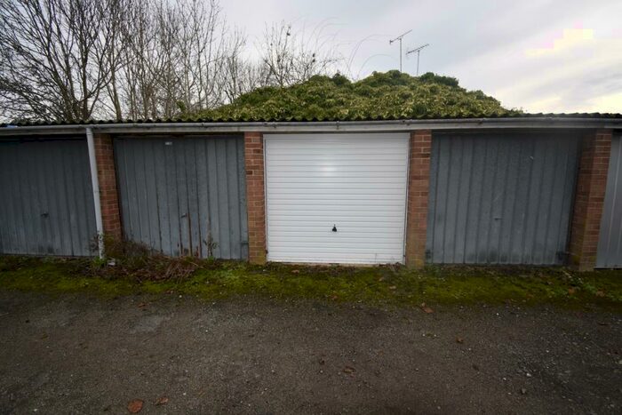 Garage / Parking To Rent In Sidcup Hill Sidcup, DA14