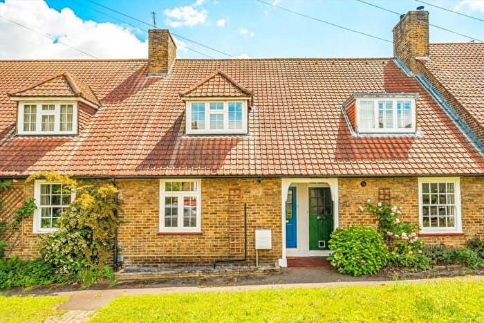 3 Bedroom Property To Rent In The Footpath, Putney, SW15