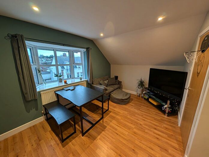 1 Bedroom Flat To Rent In Kings Court, Torquay Road, Paignton, TQ3