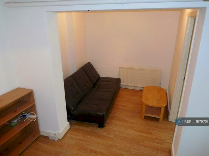 4 Bedroom Flat To Rent In Romilly Road, London, N4