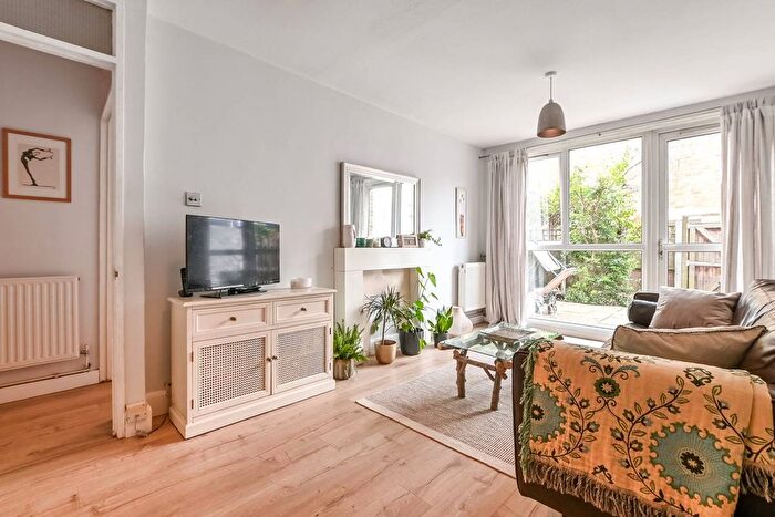 1 Bedroom Flat For Sale In St Peters Way, De Beauvoir Town, London, N1