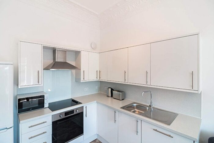 3 Bedroom Flat To Rent In Blackness Road, West End, Dundee, DD2