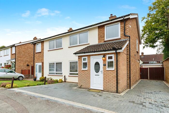 3 Bedroom Semi-Detached House For Sale In Hillcrest, Baldock, SG7