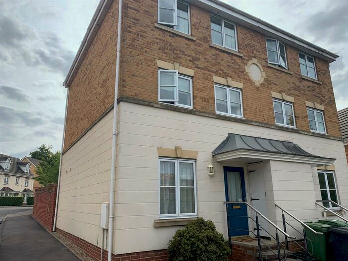 4 Bedroom Detached House To Rent In Oceana Crescent, Beggarwood, Basingstoke, RG22