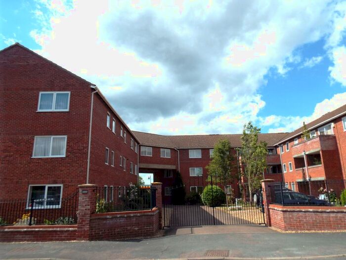 2 Bedroom Flat To Rent In Fairlawns, Newmarket, CB8