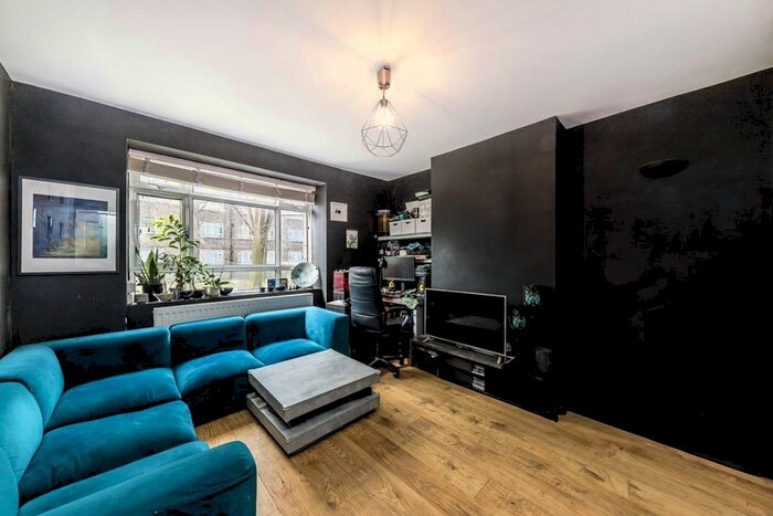 2 Bedroom Flat To Rent In White City Estate, London, W12