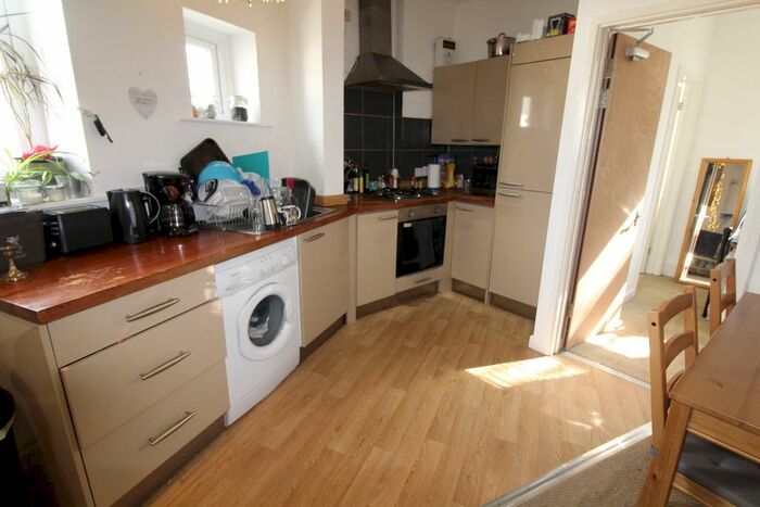 2 Bedroom Flat To Rent In Stacey Road, Roath, Cardiff, CF24