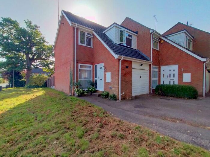 3 Bedroom House To Rent In Hampton Close, Stevenage, SG2