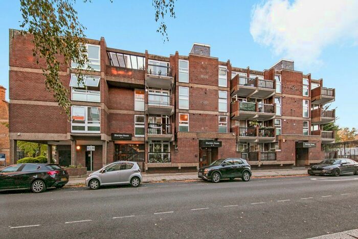 2 Bedroom Flat To Rent In Sheridan House, Wincott Street, Kennington, London, SE11