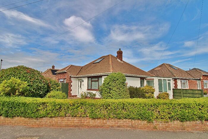 3 Bedroom Detached Bungalow For Sale In Glyn Way, Stubbington, Fareham, PO14