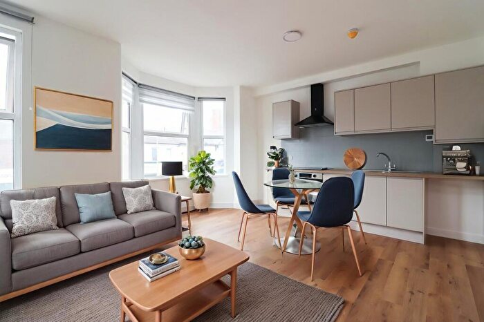 2 Bedroom Apartment To Rent In Wellingborough Road, Northampton, NN1