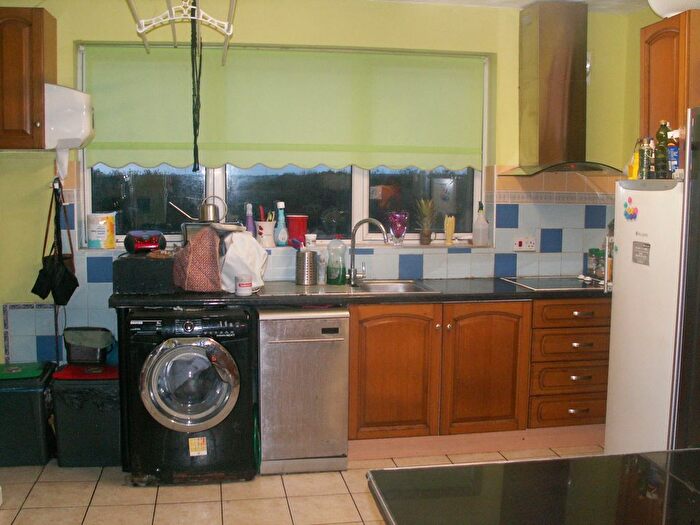 3 Bedroom Detached Bungalow For Sale In Cynheidre, Llanelli, SA15