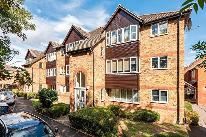 2 Bedroom Flat For Sale In River Meads, Stanstead Abbotts, SG12