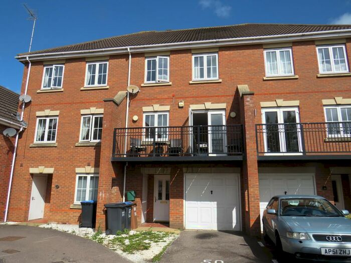 3 Bedroom House To Rent In Campion Road, Hatfield, AL10