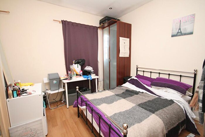 Flat To Rent In Offord Road, Islington, N1