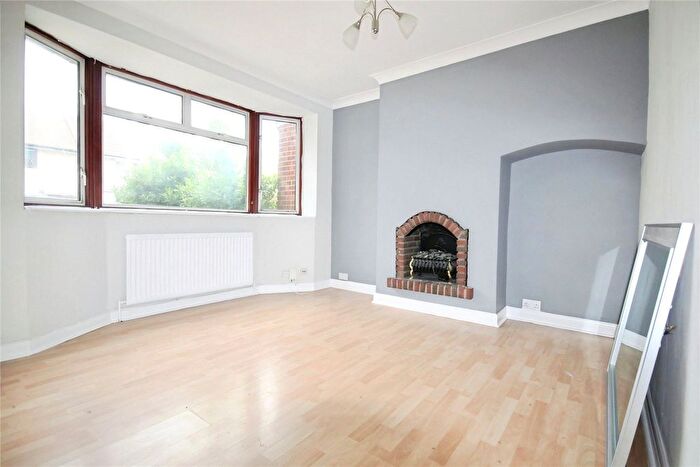 3 Bedroom End Of Terrace House To Rent In Bosworth Road, Dagenham, RM10