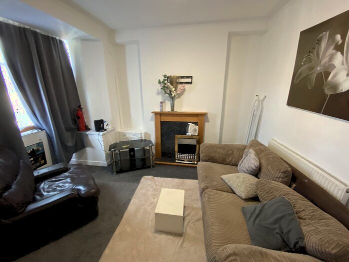 5 Bedroom Terraced House To Rent In Stow Hill, Pontypridd, CF37