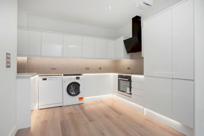 1 Bedroom Flat To Rent In George Lane, London, E18