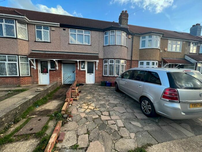 4 Bedroom Terraced House To Rent In Ash Grove, Hounslow, TW5