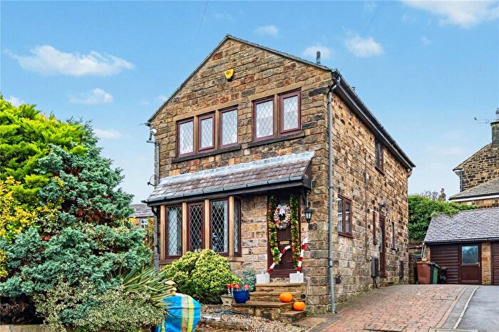 3 Bedroom Detached House For Sale In Chaddlewood Close, Horsforth, Leeds, LS18