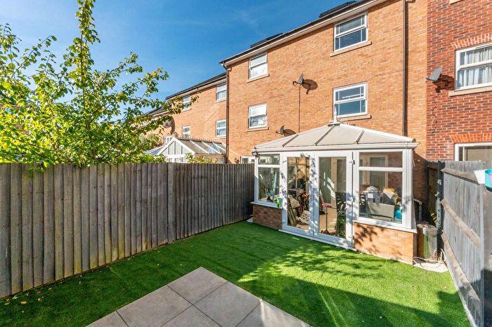 4 Bedroom Terraced House For Sale In Eagle Road, Slough, SL1