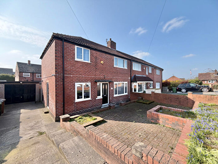 3 Bedroom Semi Detached House For Sale In Springwell Avenue, Swillington, LS26
