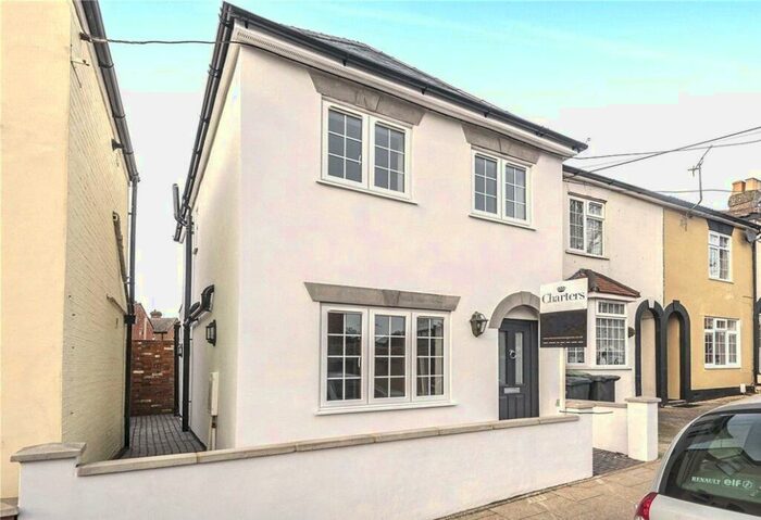 2 Bedroom Detached House To Rent In Station Road, Netley Abbey, Southampton, Hampshire, SO31