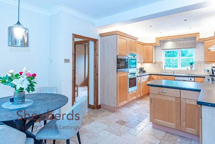 5 Bedroom Detached House For Sale In Hertford Road Woollens Brook, Hoddesdon, EN11