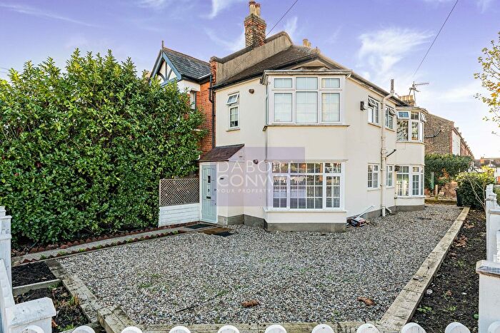 1 Bedroom Flat To Rent In Horn Lane, Woodford Green, IG8