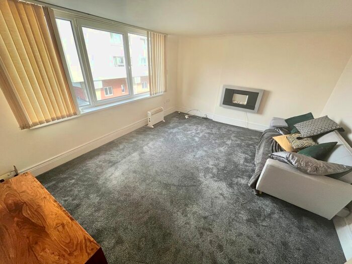 2 Bedroom Flat To Rent In Kirkgate, Wakefield, WF1