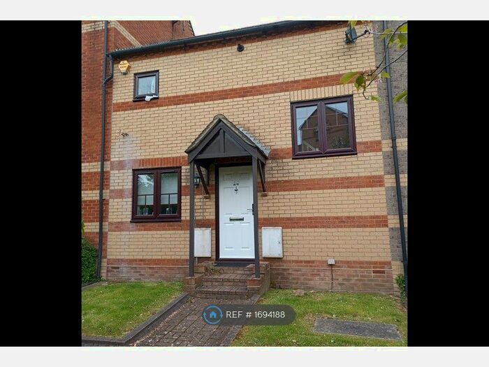 2 Bedroom Terraced House To Rent In Waterside Gardens, Reading, RG1